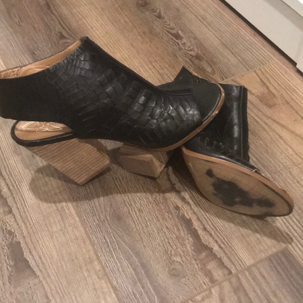 Sandal - Picture 2 of 2